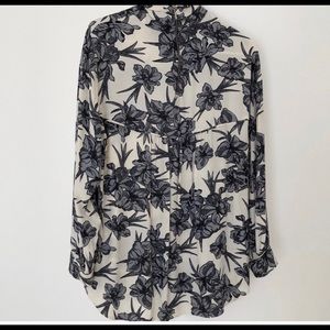 💖{3 for $40 SALE} Zara Blouse